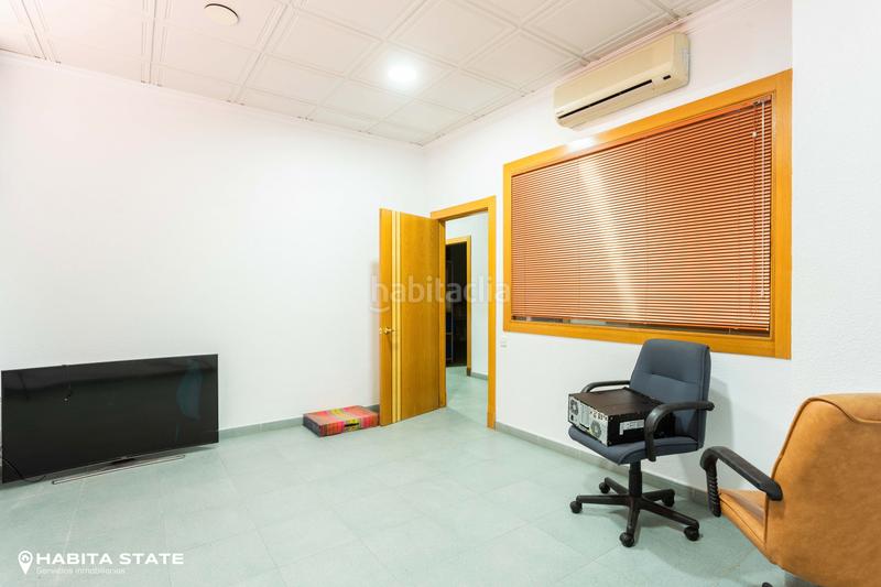 Foto bc80aacd-3a24-4394-b6f3-e3724319b9c7. Affitto locale commerciale in calle real 27 in Centro Almería