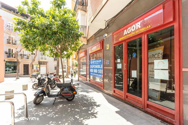 Foto 24b9e140-6f5a-4467-a117-ffe25ff29ff0. Lloguer local comercial a calle real 27 a Centro Almería