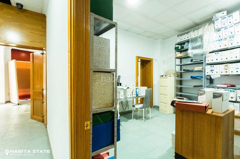 Foto aa251e64-9473-48a2-8fa4-c3bae6a76572. Lloguer local comercial a calle real 27 a Centro Almería