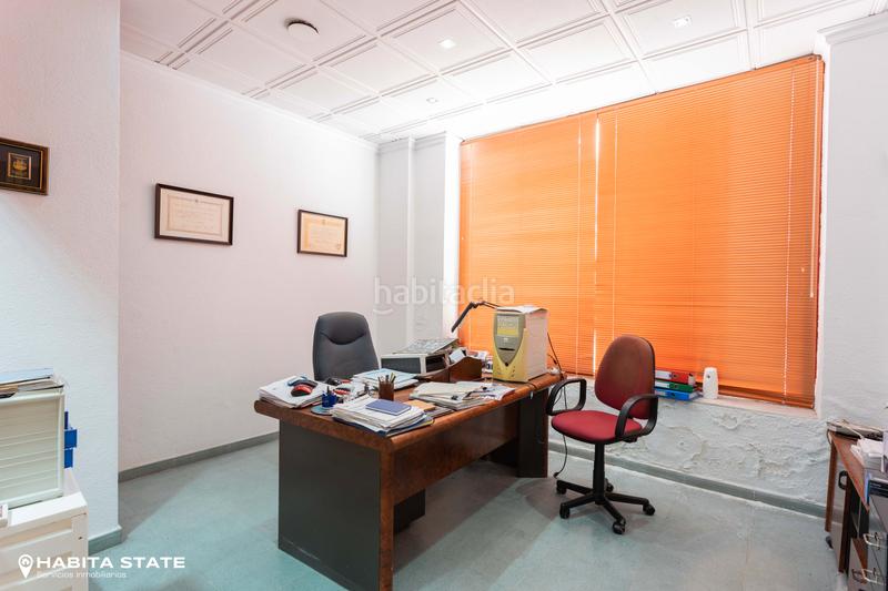 Foto b840b6e3-3092-430b-b375-2bafdd223b60. Lloguer local comercial a calle real 27 a Centro Almería