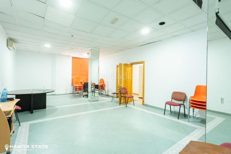 Foto 3d61bf64-c8a4-4eec-b3db-2169274a4699. Location local commercial dans calle real 27 dans Centro Almería