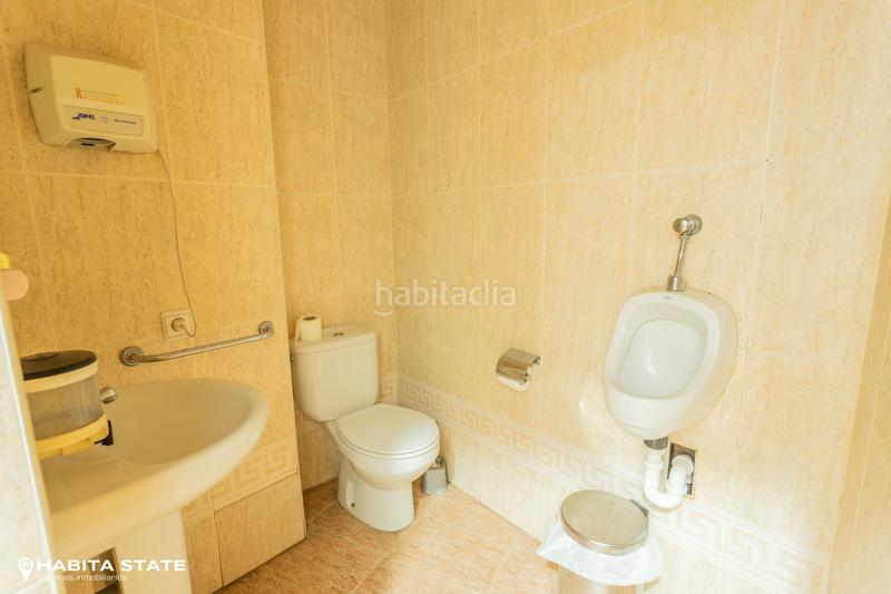 Foto ab610595-637c-423d-a566-03e9afc379e9. Location local commercial dans calle real 27 dans Centro Almería