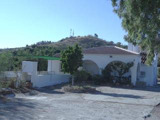 Masia a Viñuela. Casa rústica en la viñuela. aguacates y mangos