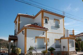Casa en Torrox Pueblo. Villa individual de 6 dormitorios y 4 baos en torrox pueblo, c