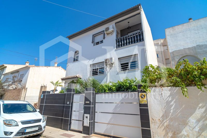 Foto cda81820-829f-4b4e-899e-61ec0b87d6b9. Casa adossada amb aparcament a Hispanidad - Vivar Téllez Vélez - Málaga
