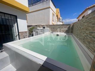 Casa en Via Mlaga. Chalet adosado en torre del mar