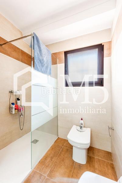 Foto 087d9755-2f04-49b9-9f69-26355c6d785a. Casa con parcheggio piscina in Paseo Marítimo de Levante Torre del Mar