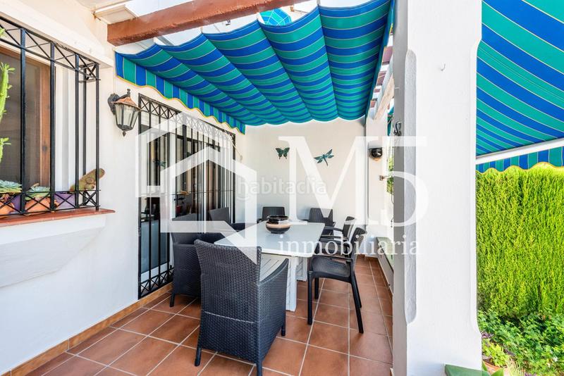 Foto 9f0b8906-f19d-40d1-9b17-821eb43ac1ec. Casa con parcheggio piscina in Paseo Marítimo de Levante Torre del Mar