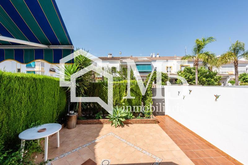 Foto dc34f7e2-4b24-49a2-9acc-4f073e963c9e. Casa con parcheggio piscina in Paseo Marítimo de Levante Torre del Mar