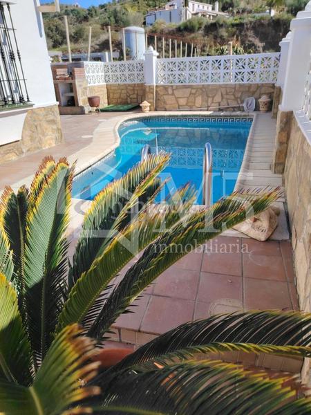 Foto d0cee21d-018a-4739-80ea-60b717f0a935. Lloguer masia amb piscina a Torrox pueblo Torrox