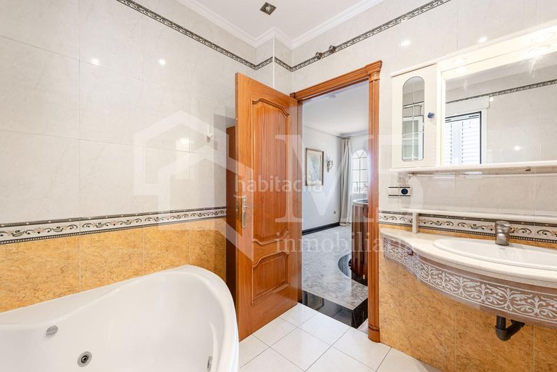 Foto b7d01f63-9ddd-4ff1-bf60-923634ecca84. Casa amb aparcament a Caleta de Velez