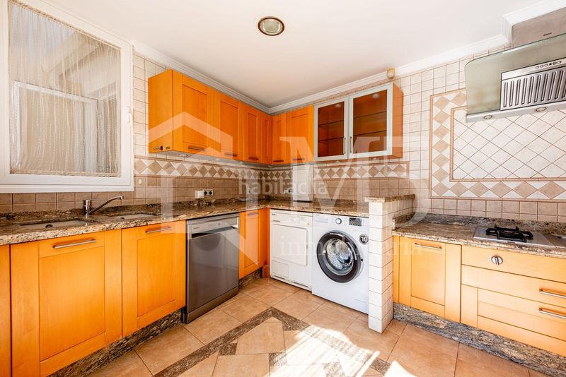 Foto cc1ca8d6-0727-44b0-a6ca-4e21568607d2. Casa amb aparcament a Caleta de Velez