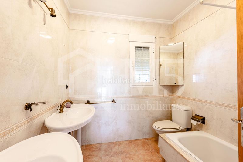 Foto dca54645-6c87-4ad3-841f-1452eba659a0. Casa amb aparcament a Caleta de Velez