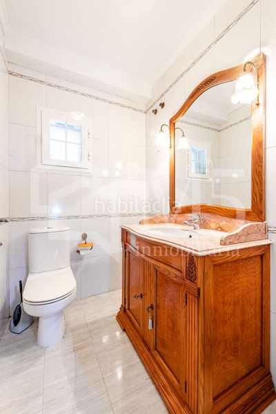 Foto f8a1cb2b-d5a3-4347-9150-379550a2fddd. Casa amb aparcament a Caleta de Velez