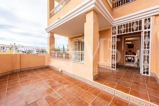 Casa adossada a El Tomillar. Chalet adosado en esquina en torre del mar