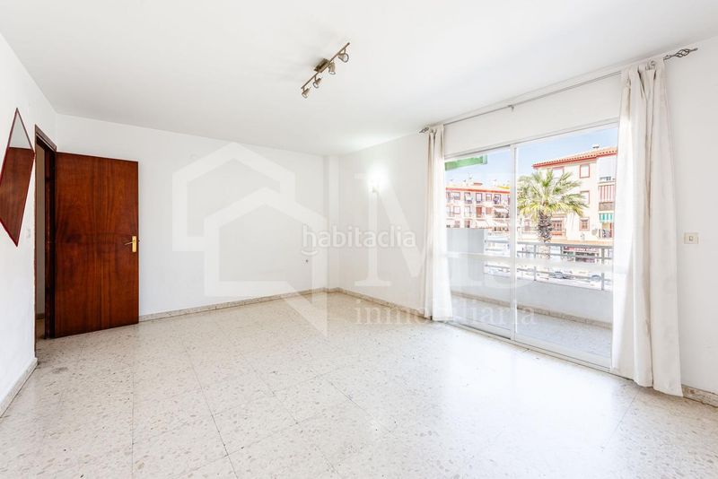 Foto b6e6d6f1-ef39-402d-8a8d-e5bc87d634b0. Pis a Caleta de Velez
