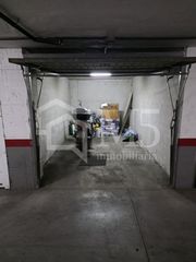 Parking coche en Centro. Cochera en torre del mar