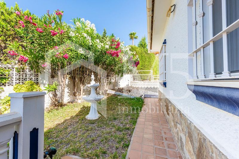 Foto 709ba0a8-fd91-49eb-8513-451f6c1da75b. Casa amb aparcament piscina a Caleta de Velez