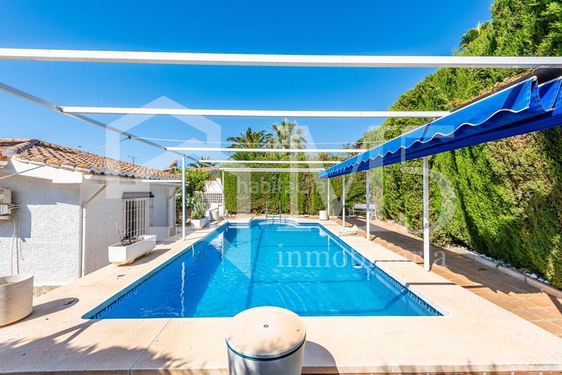 Foto c5be9aab-cc41-4857-b2d7-4754dd5caf59. Casa amb aparcament piscina a Caleta de Velez