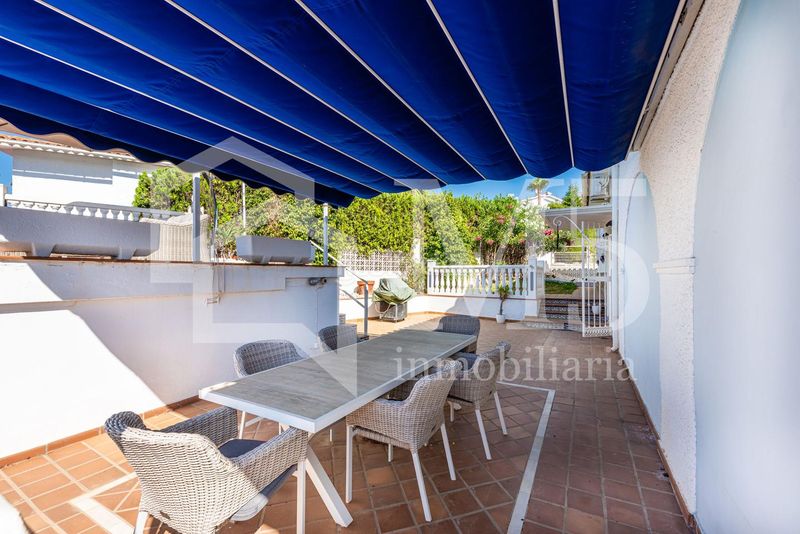 Foto d3d4bf5b-03ee-4eeb-9da9-09ec54339adb. Casa amb aparcament piscina a Caleta de Velez