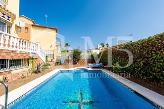 Doppelhaus in Viña Málaga. Chalet independiente en torre del mar