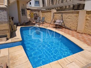 Maison à El Tomillar. Chalet independiente en torre del mar