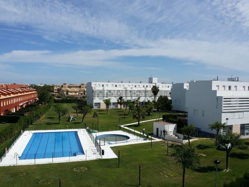 Foto 81b25ddd-5bb9-4ff8-a2bf-dd447bd6ccb3. Location attique dans avenida juan carlos i 10 dans Rota