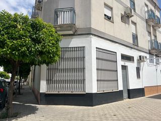 Local Comercial a Palacios y Villafranca (Los). Local com. en venta en los ratones, 3 despachos.