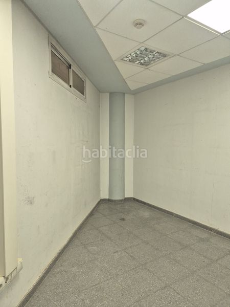 Foto cbc6c7ad-179d-48ba-ad04-0cfd3da5ec71. Lloguer edifici a Centro Tomares