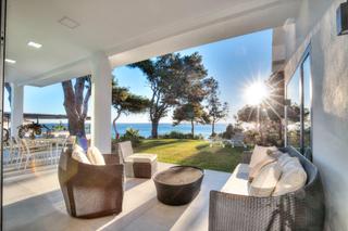 Chalet  Urbanizacion luis peralta chaparral. Magnifica villa de lujo frente al mar