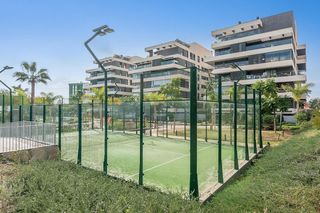 Flat in Avenida de maría victoria atencia 23