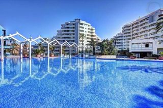 Studio à Parque del. Estudio suite en benal beach con terraza y sol de tarde