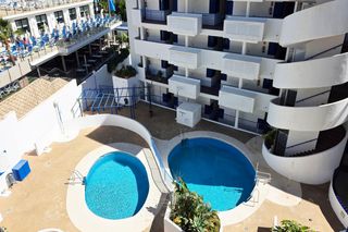 Apartamento  Salinas. Apartamento muy cerca a la playa con vistas al mar en benalmáden