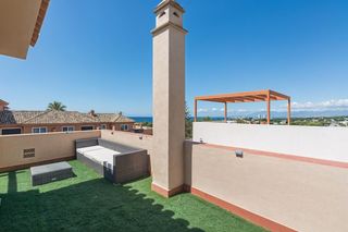 Casa adossada a Avenida alisos (los) (artola alt)