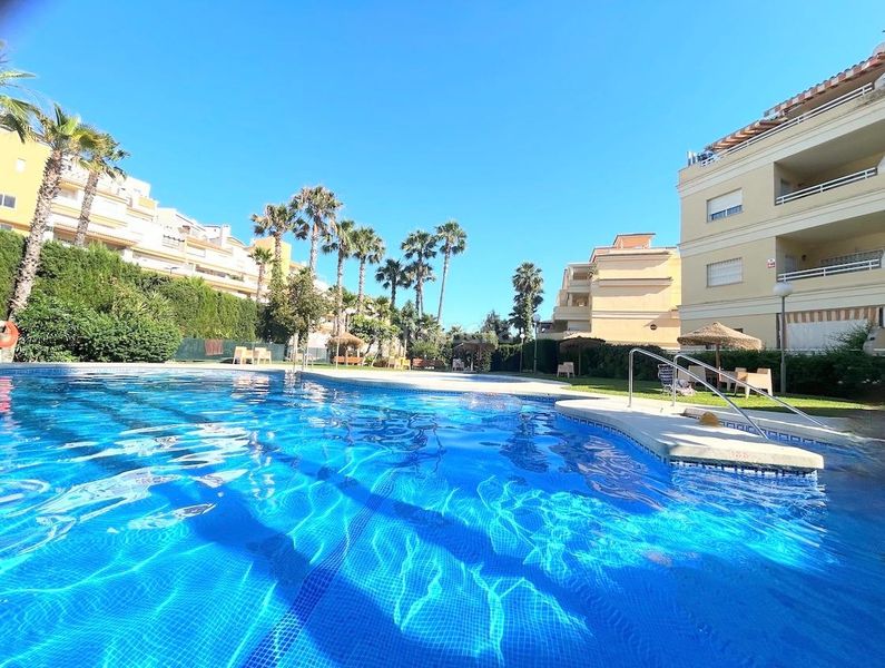 Foto 483fa694-f08b-42ee-8dc6-0f6b21d0d8f3. Àtic a calle babor a Zona Centro Comercial Torrequebrada Benalmádena