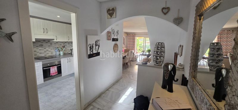 Foto 8f75969d-3fce-4d97-a2e8-69ed6311442c. Casa adossada amb aparcament piscina a Nueva Atalaya Estepona