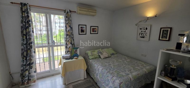 Foto 9a5dac43-7fa7-4406-9596-83f3f2935dcd. Casa adossada amb aparcament piscina a Nueva Atalaya Estepona