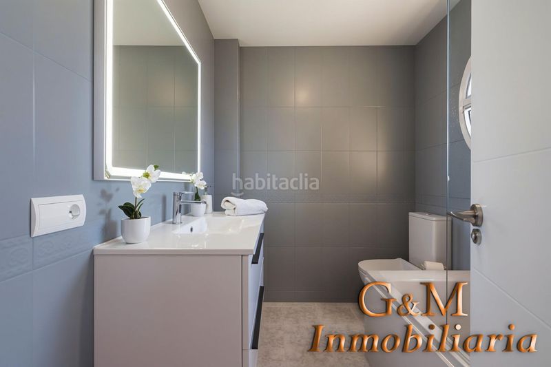 Foto bb49dcf3-bd43-4709-8e8f-6b99ea1671a1. Casa adossada amb piscina a Cabopino - Artola Marbella