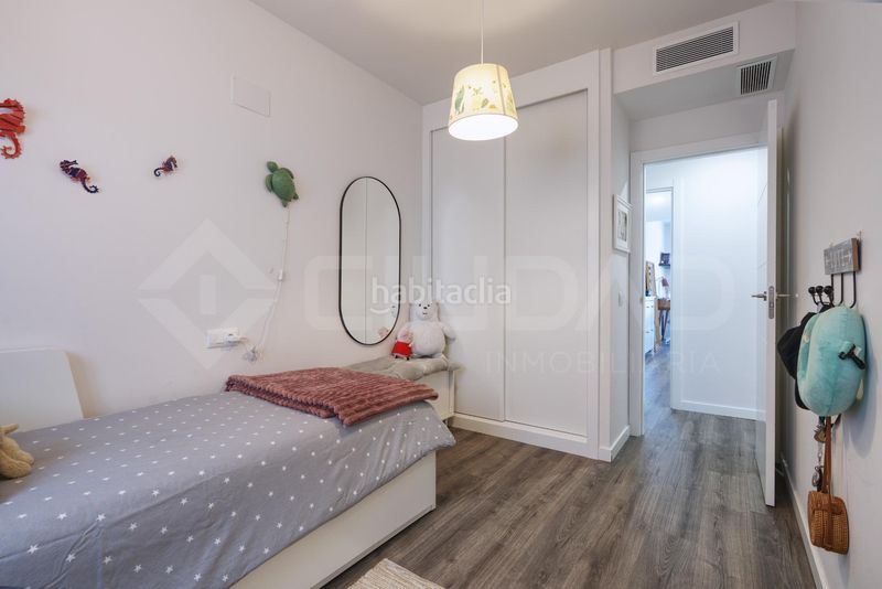 Foto 1301cda1-8b33-4c1b-accd-ec97bedd20e6. Pis amb aparcament piscina a Centro Tomares