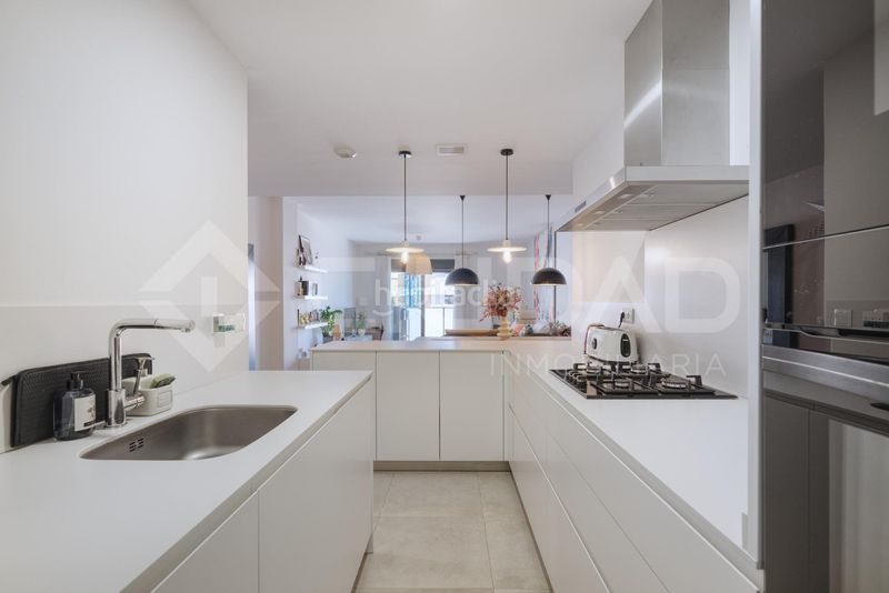 Foto 46cdc2a0-ac41-4c4e-919a-fd3e1bbbc5c8. Pis amb aparcament piscina a Centro Tomares