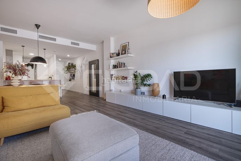 Foto 49dd678a-ebeb-4ae5-a66f-097b13887340. Pis amb aparcament piscina a Centro Tomares