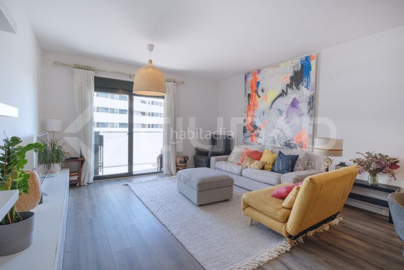 Foto 625c0bc2-8198-49e0-b72f-54e2b5aa45a1. Pis amb aparcament piscina a Centro Tomares