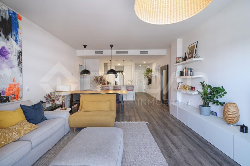 Foto 7fed9524-a7d1-4d40-bae7-78bd1f8982b0. Pis amb aparcament piscina a Centro Tomares