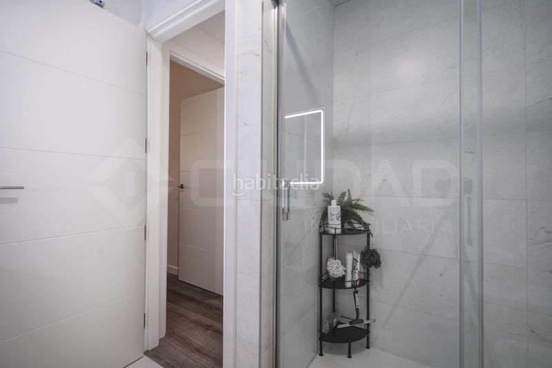 Foto b59d5eba-1d30-4577-8930-76e179576a9f. Pis amb aparcament piscina a Centro Tomares