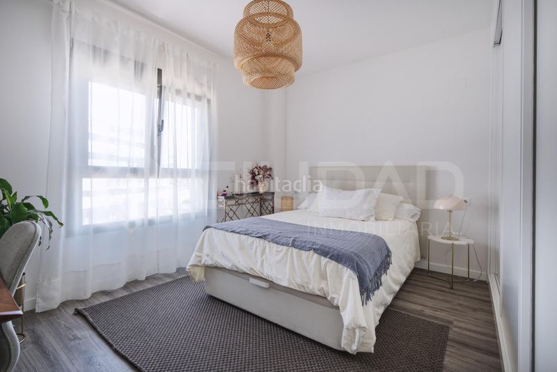 Foto ea1b72bc-76bc-451e-9ca1-a64e7c21e408. Pis amb aparcament piscina a Centro Tomares