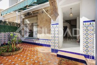 Semi detached house in Centro. Casa adosada en venta en el centro de tomares!