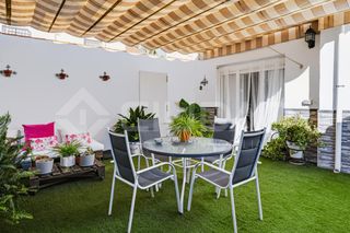 Casa a schiera in Hacienda la Cartuja. Tu próximo hogar te está esperando en jardín del carmen!
