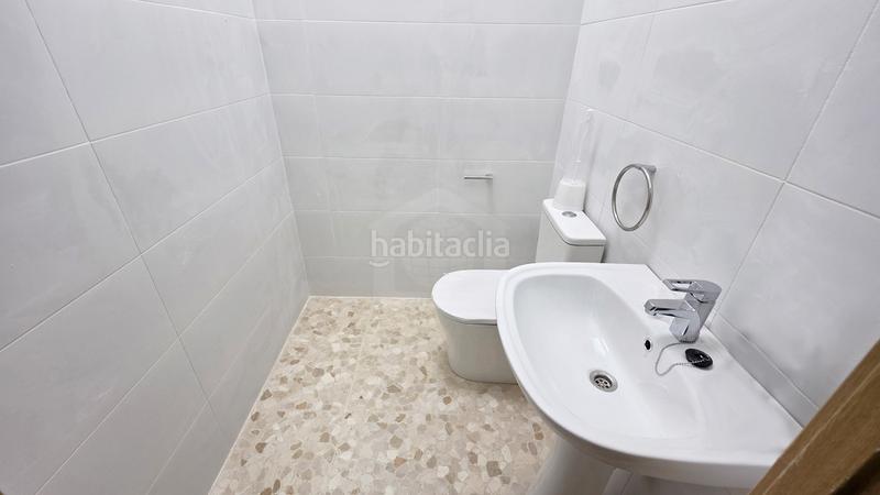 Foto 5868b525-2924-4737-8858-67a7a3217fb3. Alquiler local comercial local en alquiler situado en avenida principal en Málaga