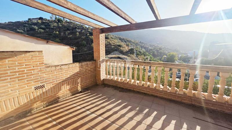 Foto 44f1cbbc-d810-476b-966b-334f0a7b2a1a. Casa amb xemeneia aparcament a Arenas