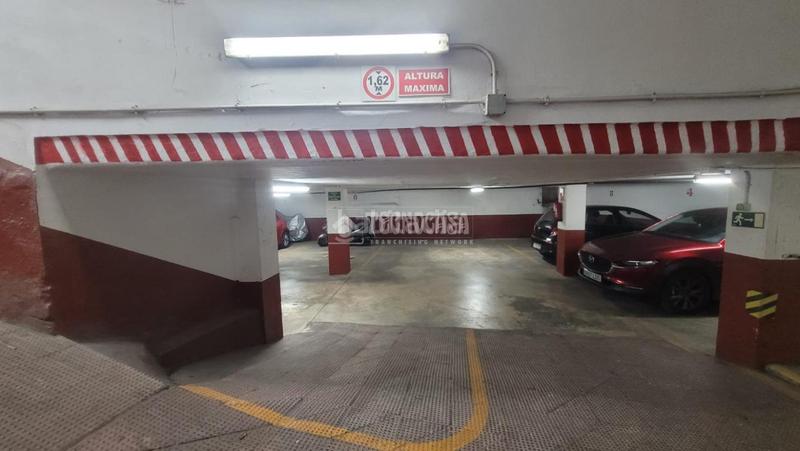 Foto 5dcfa930-8b20-488c-a077-ea6c50125a8b. Car parking in Triana Este Sevilla